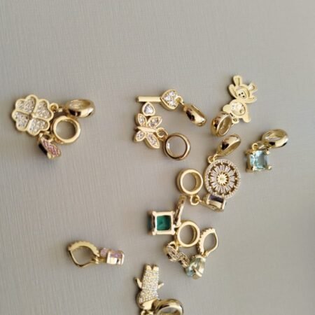 Berloque O. Cravejas, Pedras ou Plaquinhas