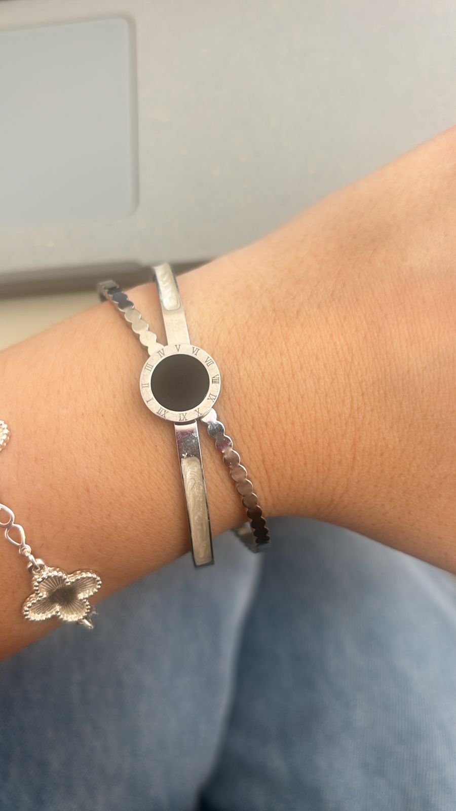 Bracelete A.I esfera preta  + madre perola