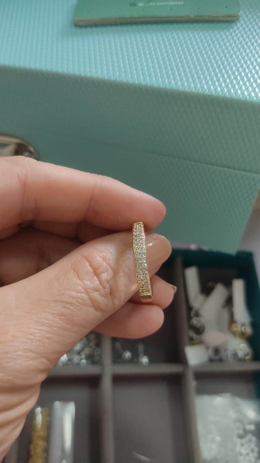 A.O aliança crav. fina 2 fileiras zirc.