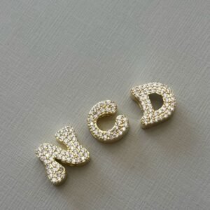 M.O letrinhas zirc. crav. 1 cm