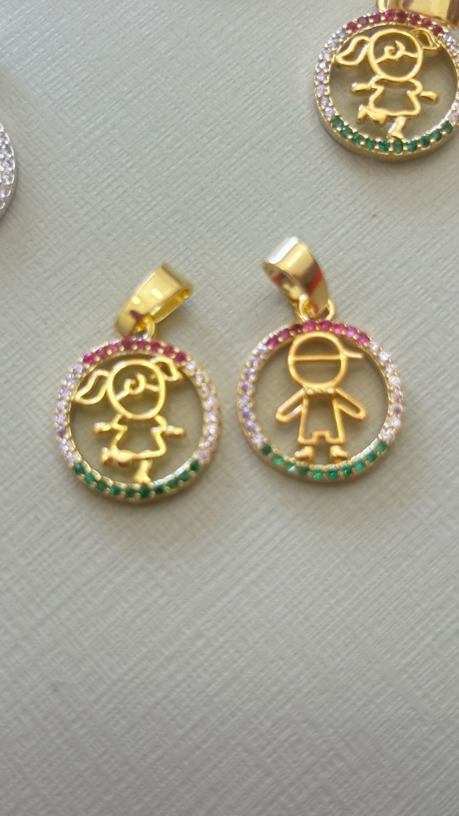 M.O menino (a) mandala 1,5 cm zir. color