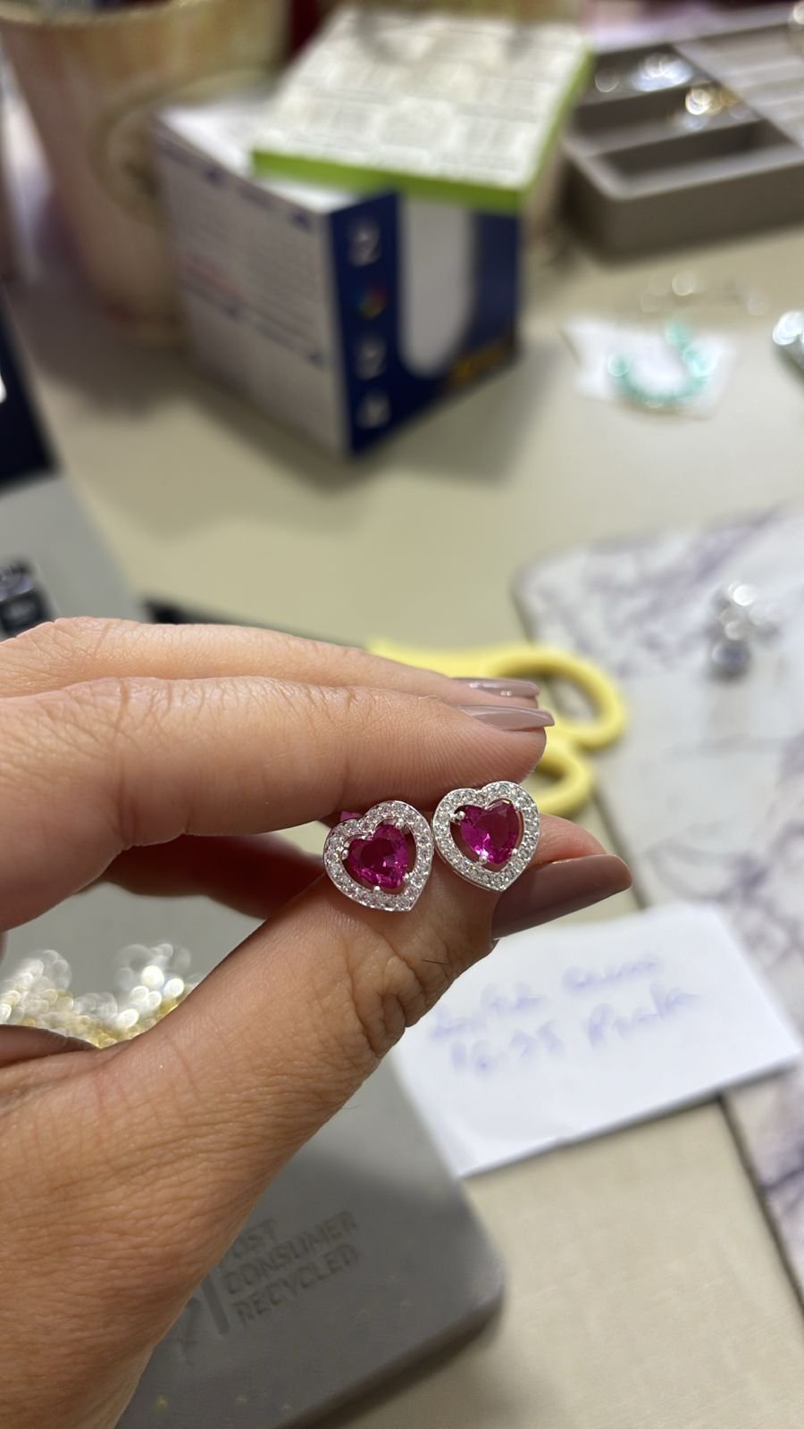 B.P coração crav. com pedra (cores diversas)