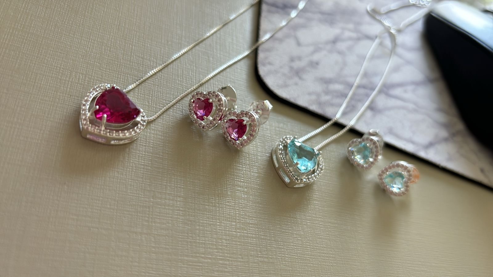 Conj.p coração zirc. crav. (pedra rubi e aqua)