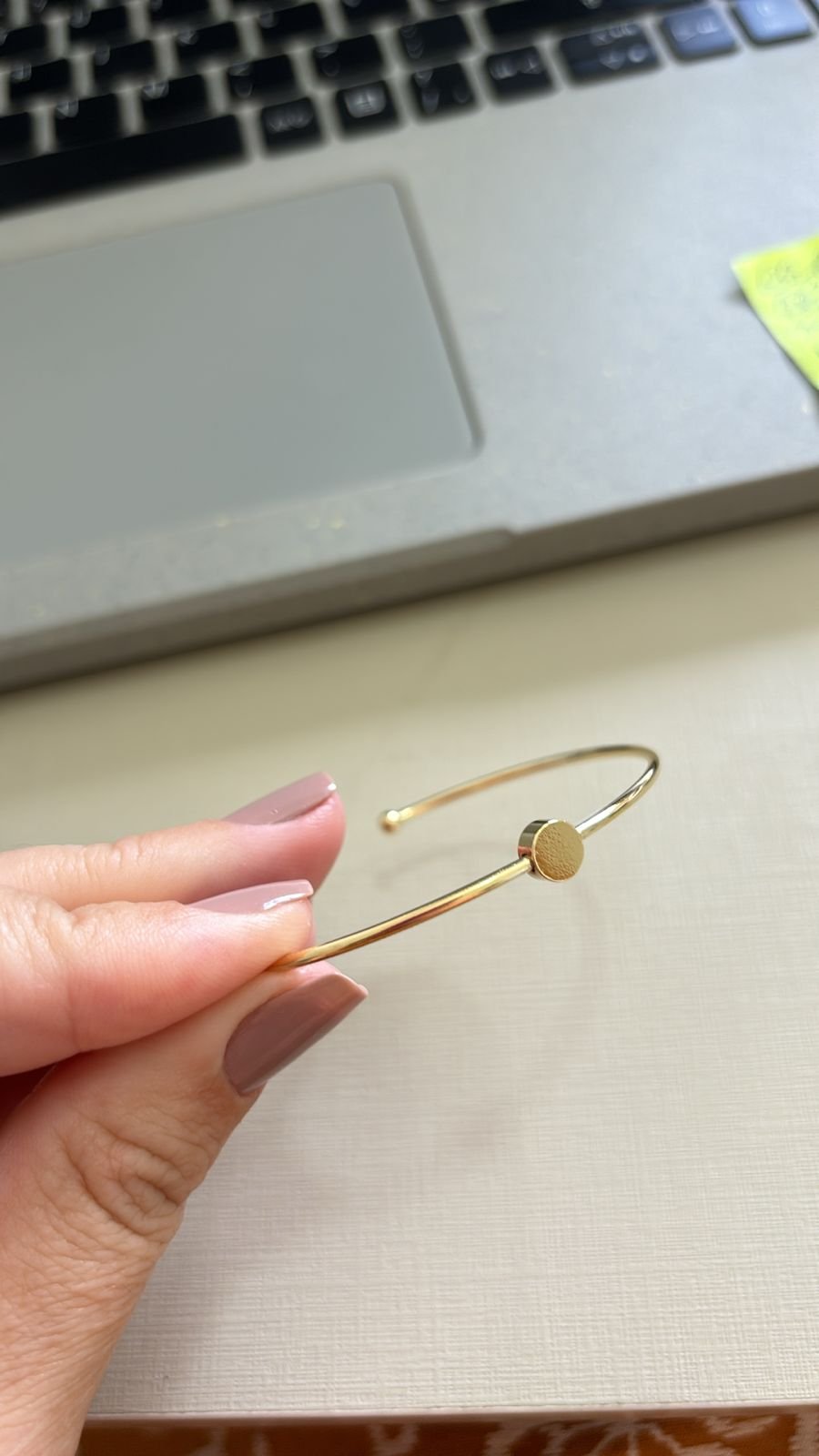 Bracelete O. bolinha achatada