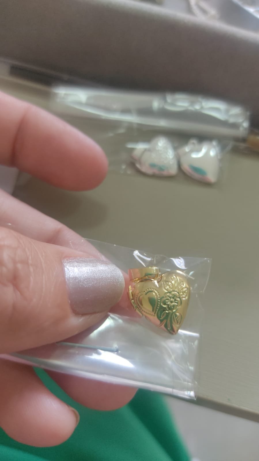 M.O relicario coração desenhos pequeno