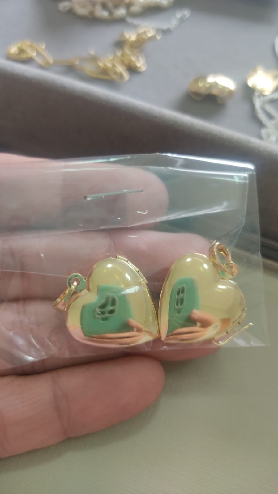 M.O relicario coração liso grande