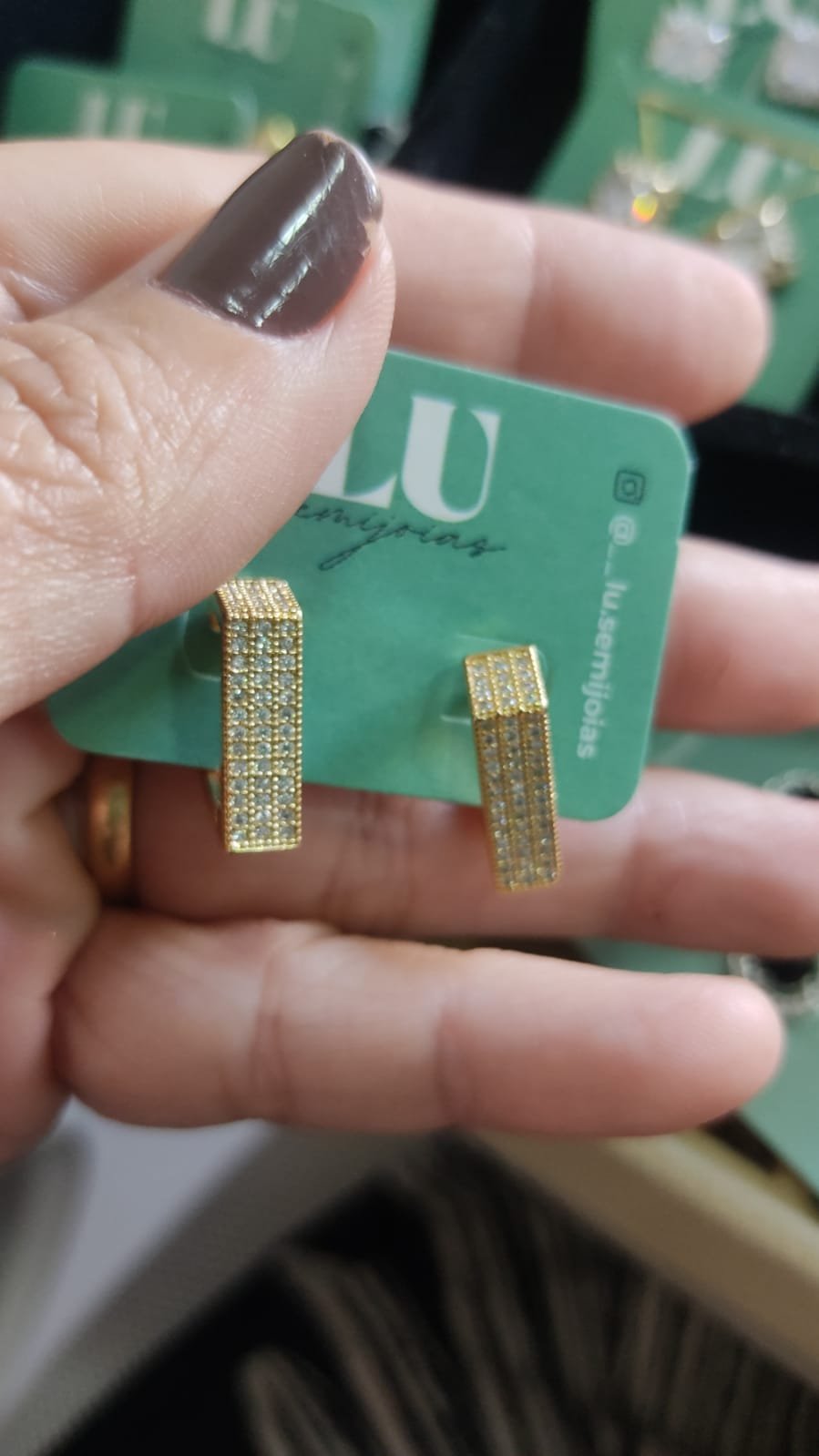 B.O argola estilo diamante crav.