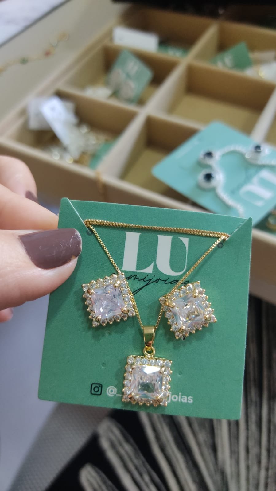 Conj. O quadrado cristal e zirc. crav.
