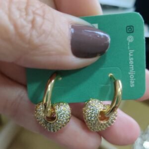 B.O argola com pingente coração crav.