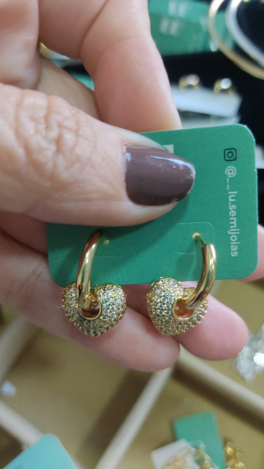 B.O argola com pingente coração crav.