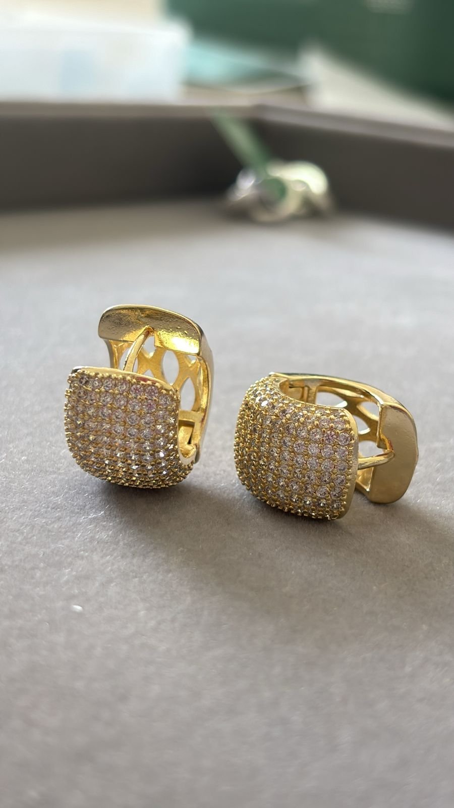 B.O argola larga click zirc. crav.