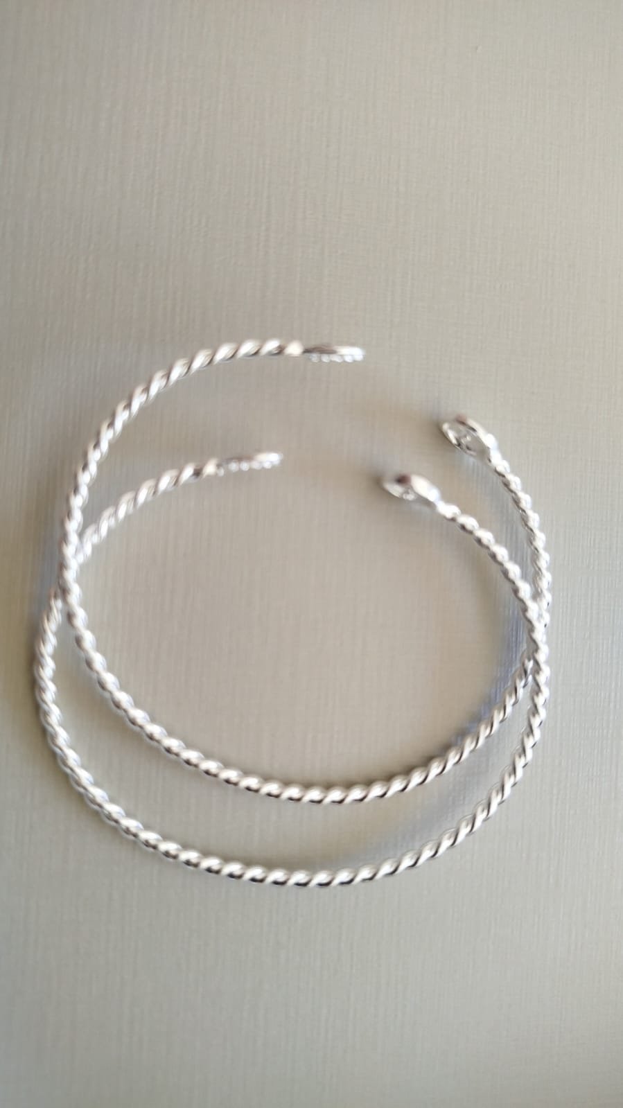 Bracelete P. torcido com risco cravejado