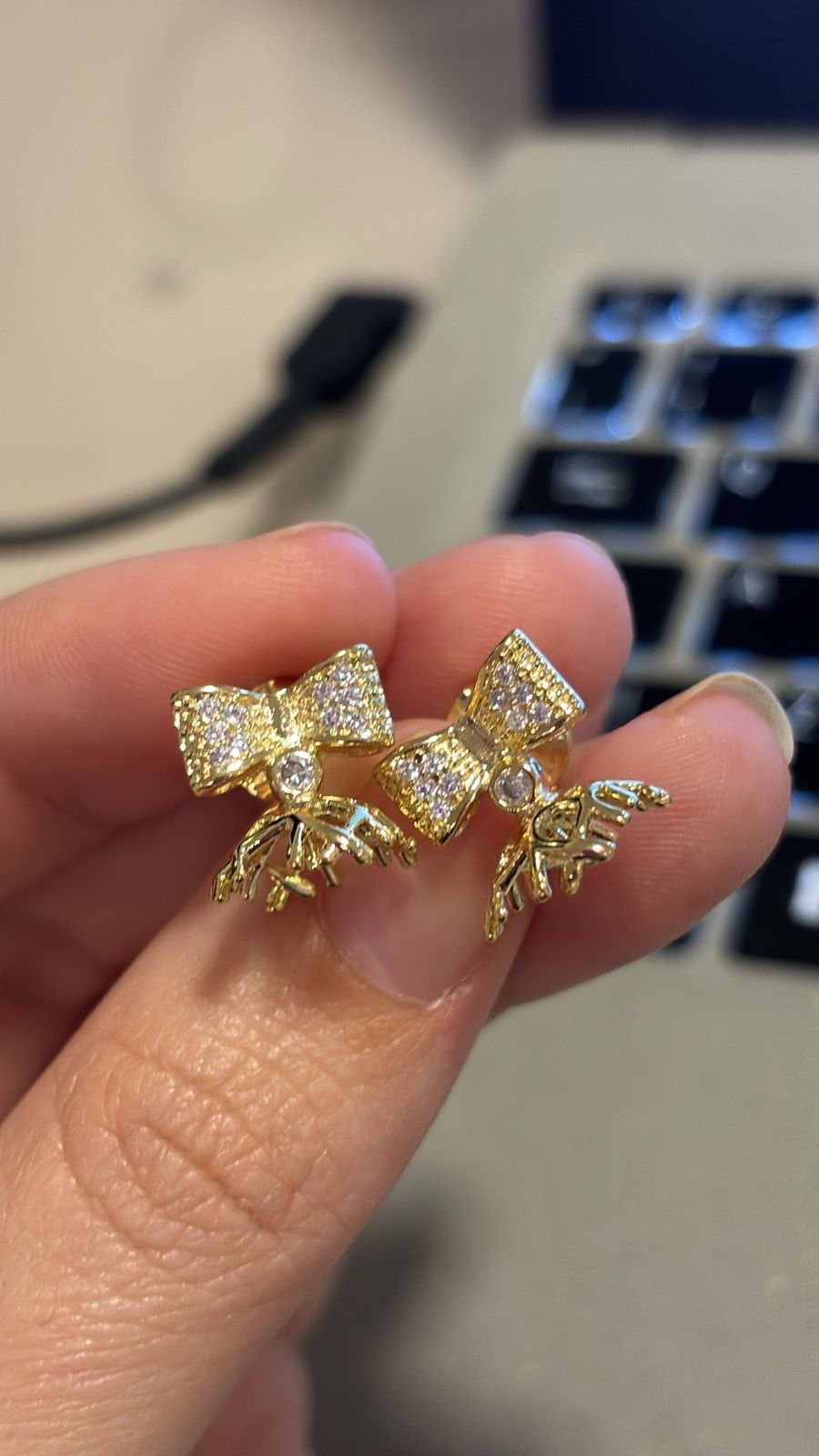 B.O laço crav.  ping. perola