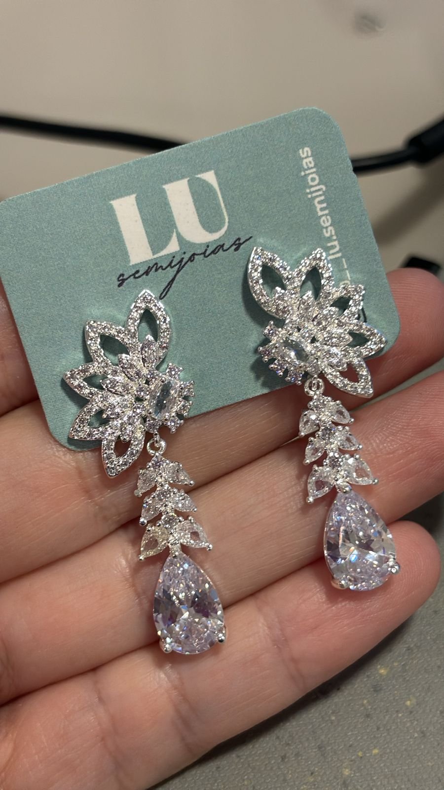 B.P festa flor com gota cristal