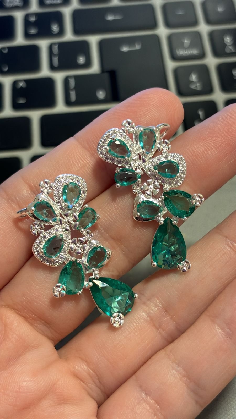 B.P ear cuff cristal esmeralda colombiana