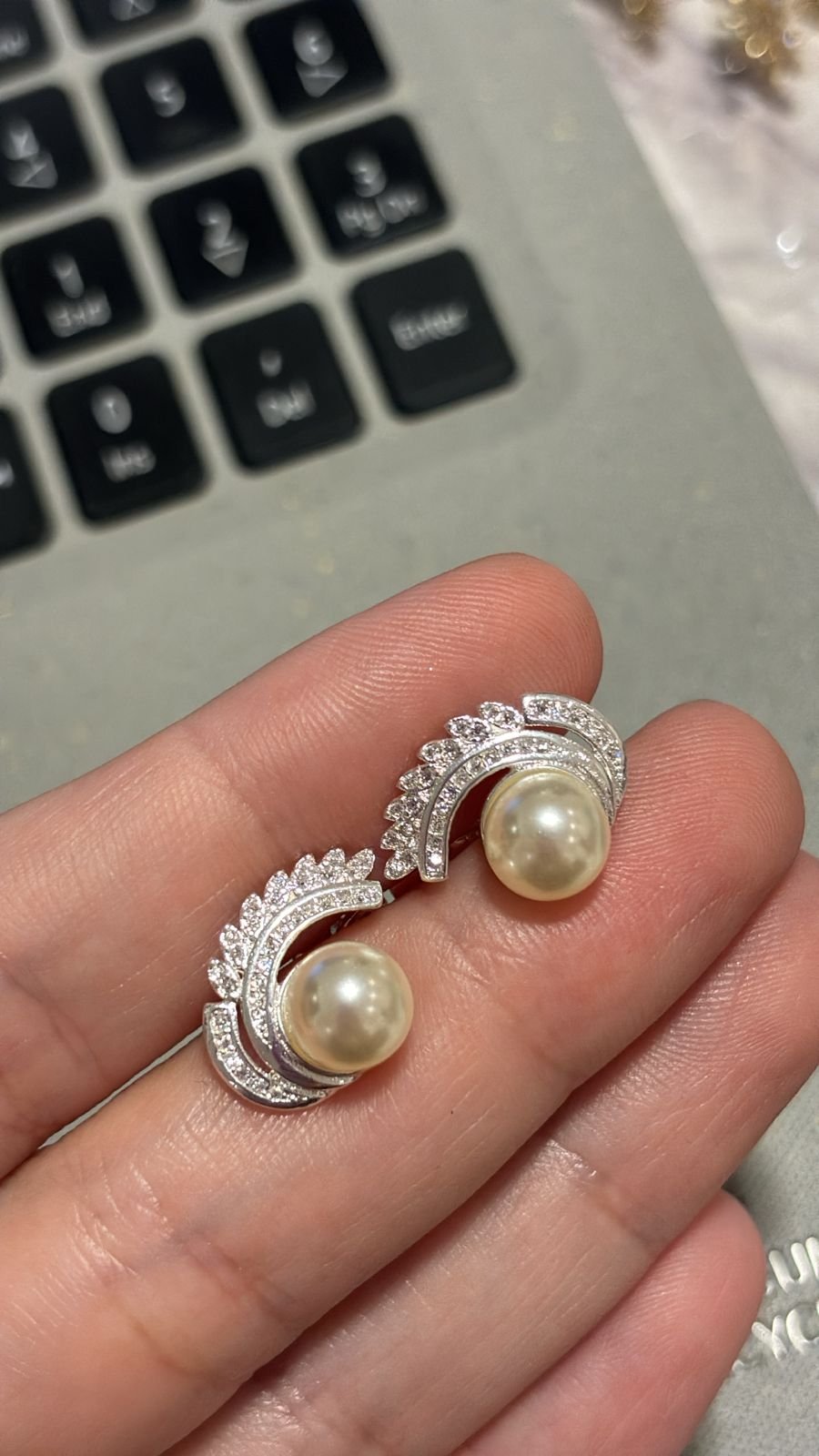 B.P perola fileira folhas em zirconia