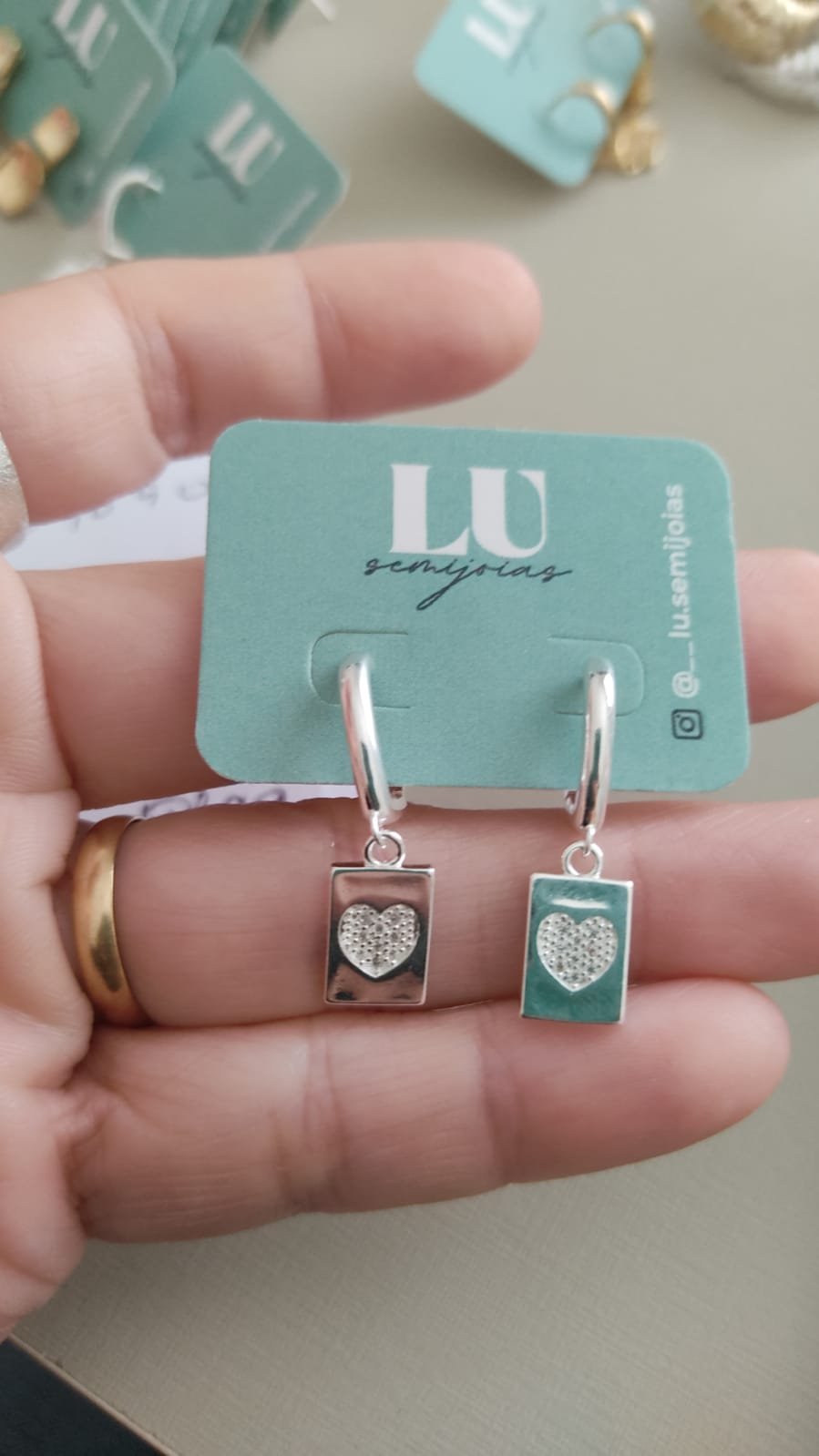 B.P argola com ping. plaquinha coração zirc.