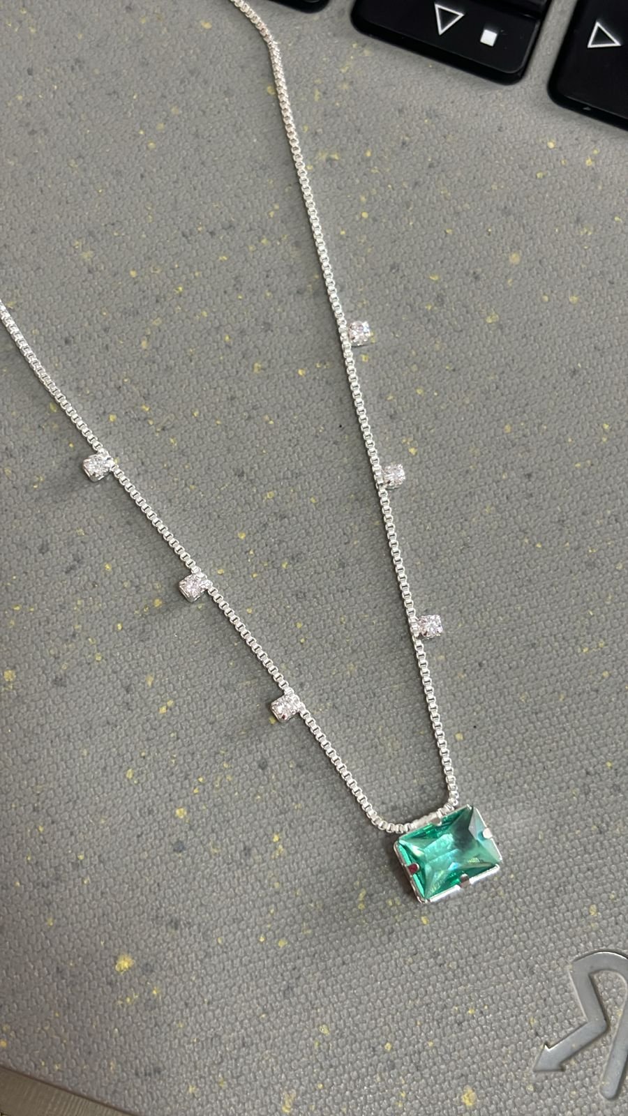 Gar. P. 6 cristais e 1 turmalina