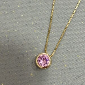 Gar. O ponto de luz rosa