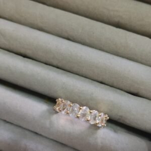 A.O aliança cristal volta toda