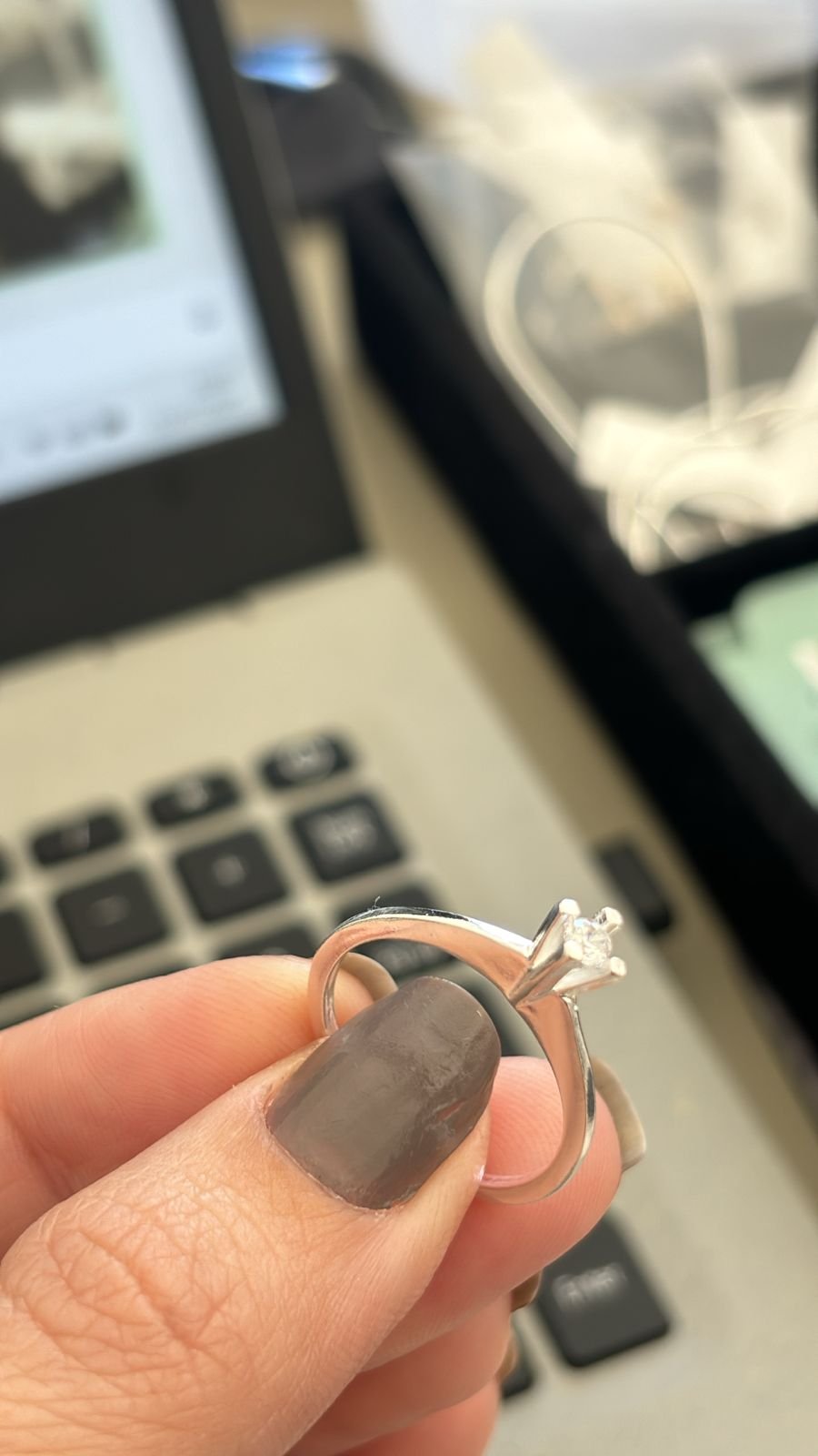 A.P solitário 4 garras altas básico