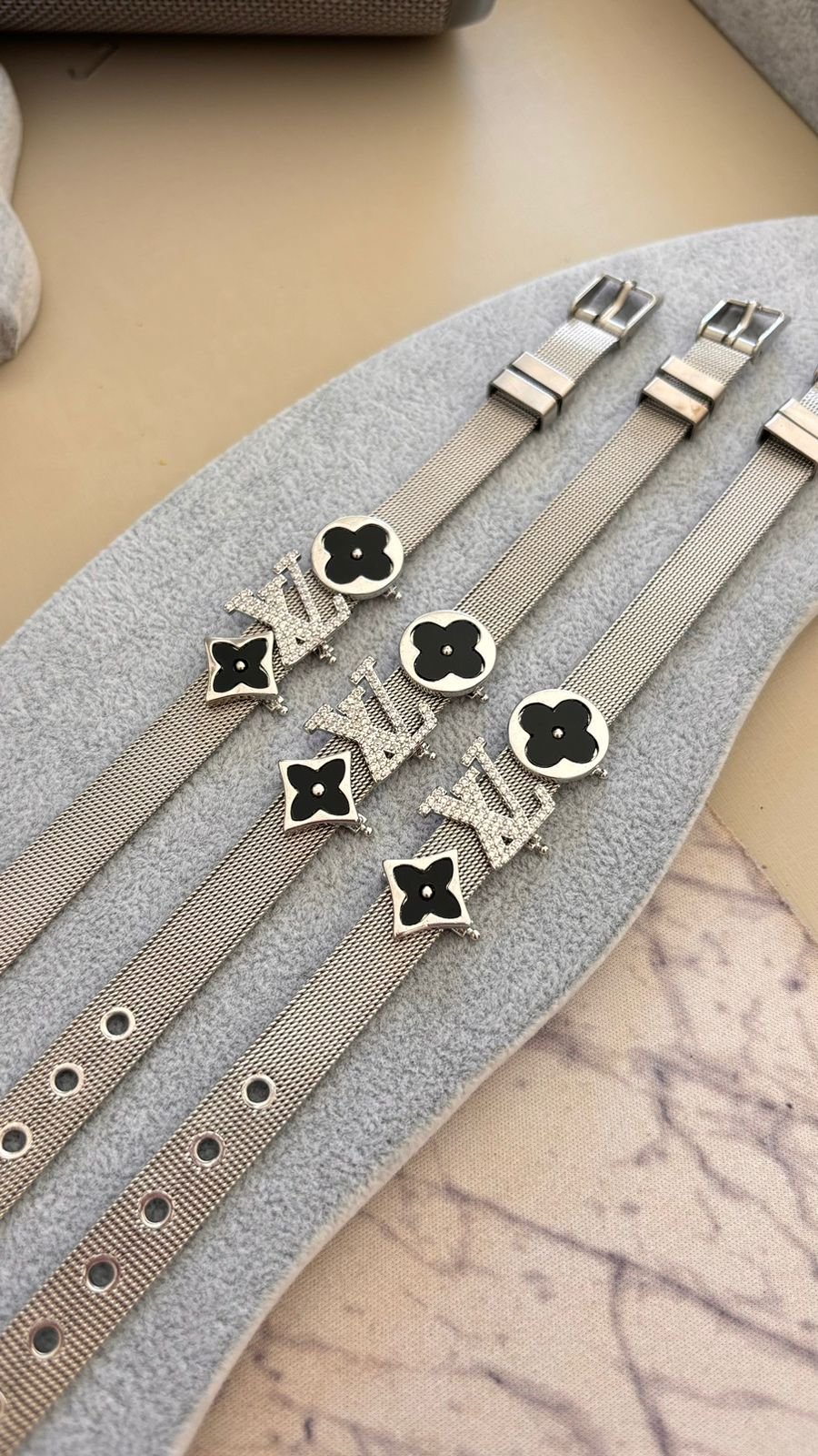 P.A.I relógio com charms