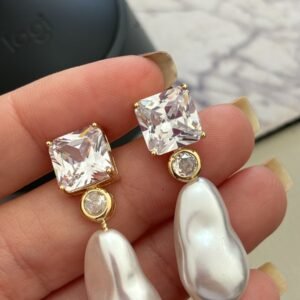 B.O cristal quadrado com ping. perola barroca