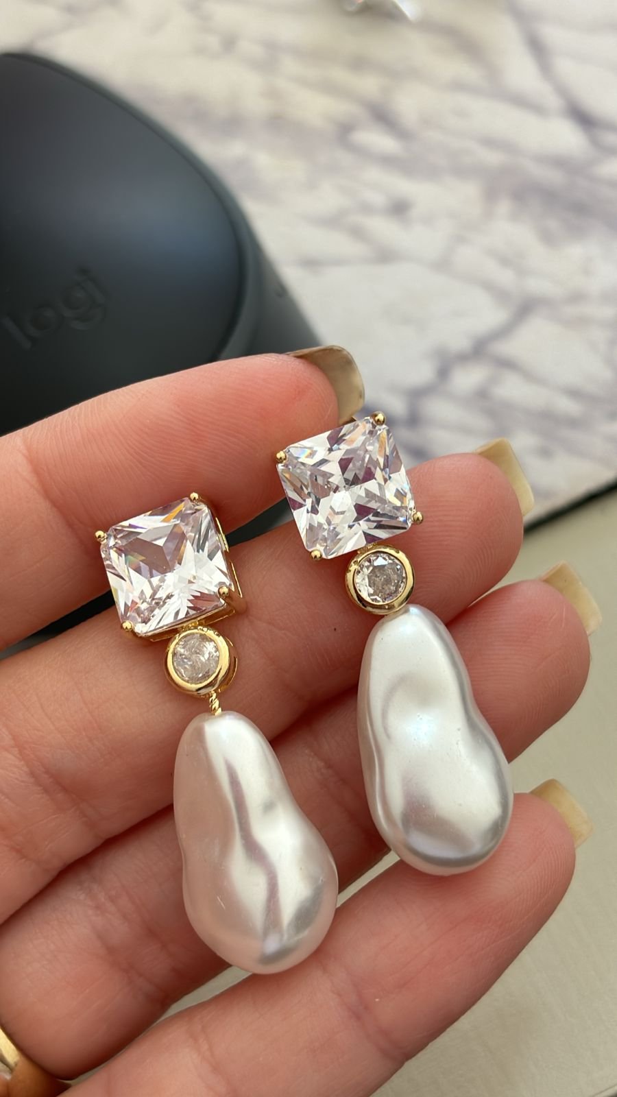 B.O cristal quadrado com ping. perola barroca