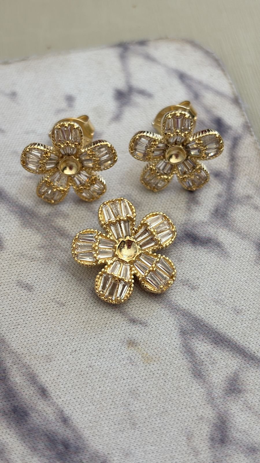 Conj. O flor cristal com perola