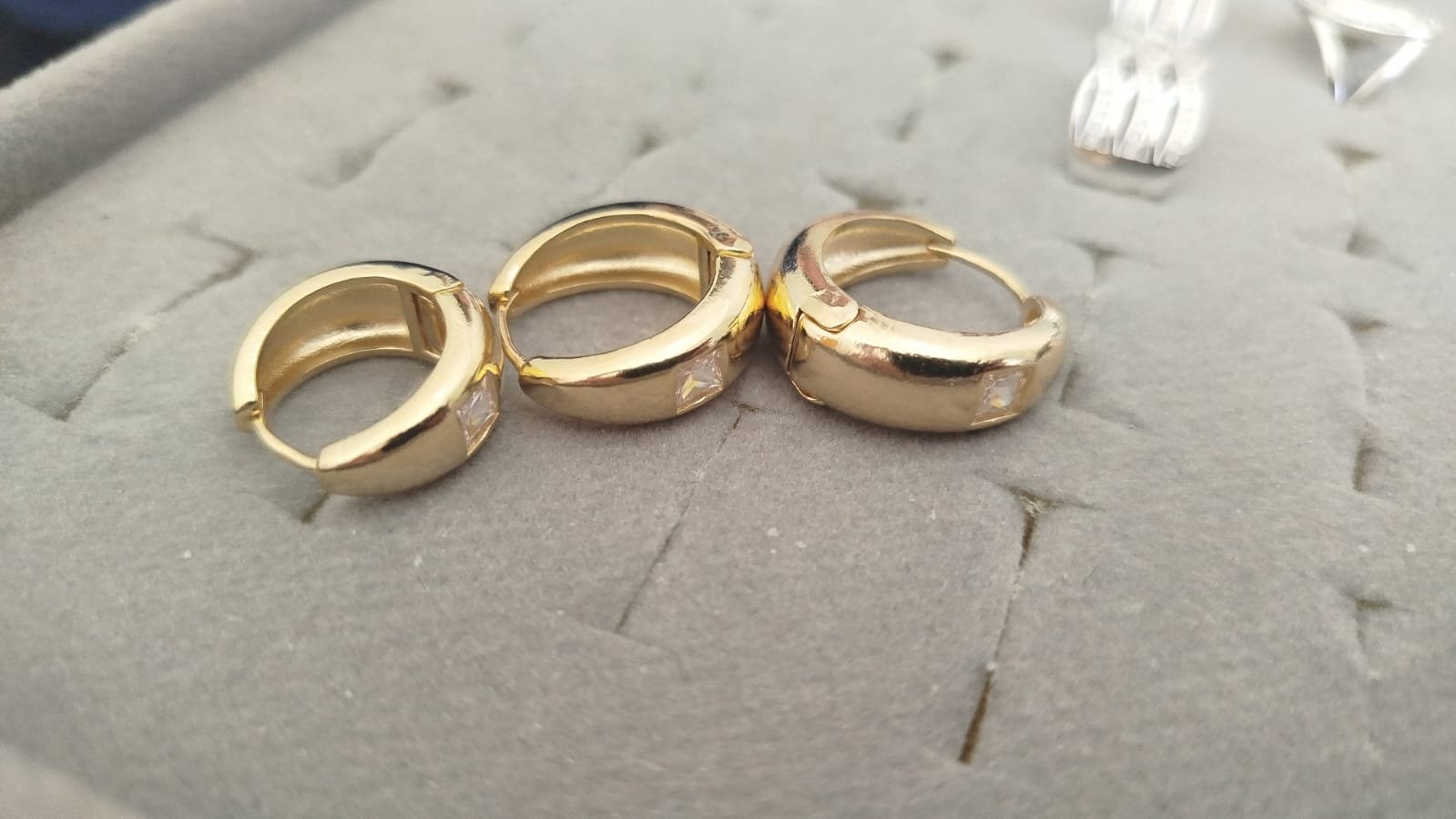 B.O trio argola grossa com cristal quadrado