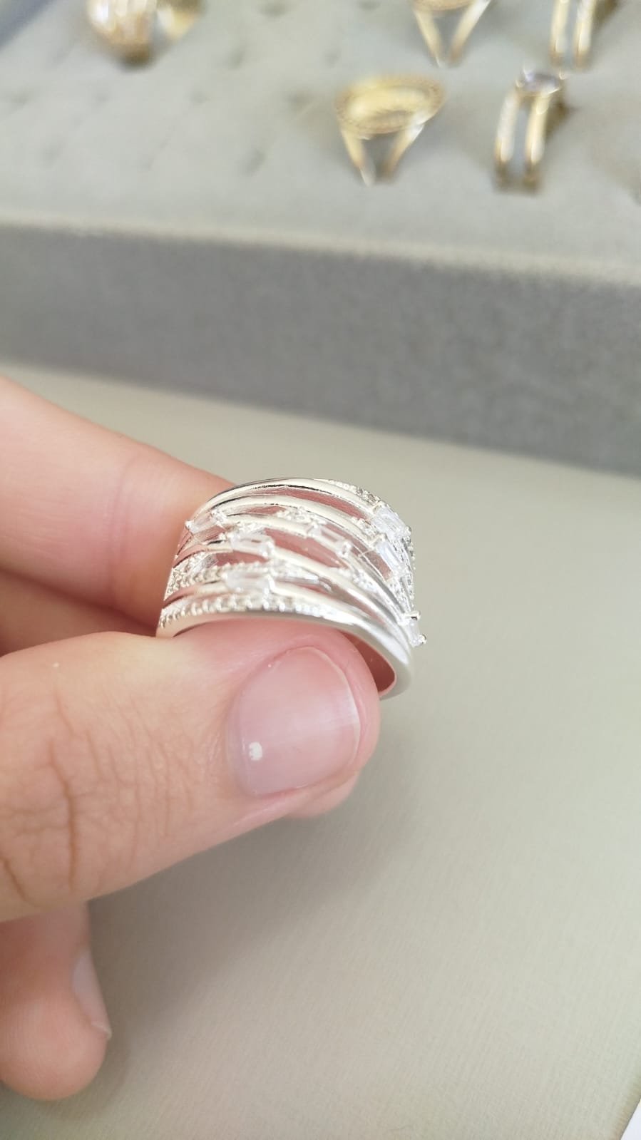 A.P nove traços com zirc. crav. e cristal