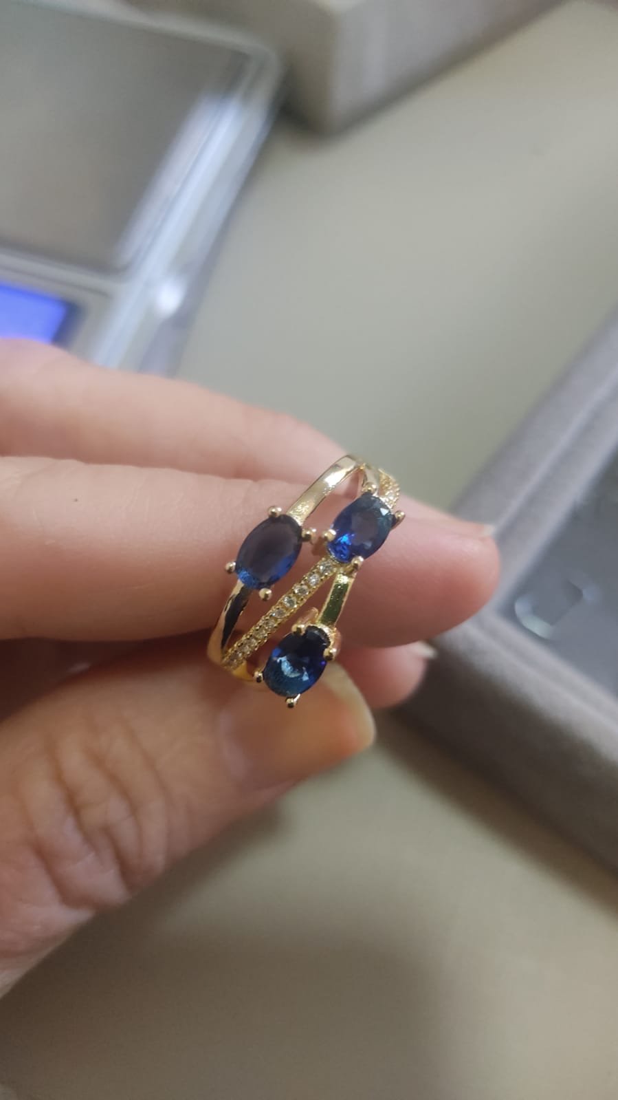 A.O 3 pedras azul com zirc. crav