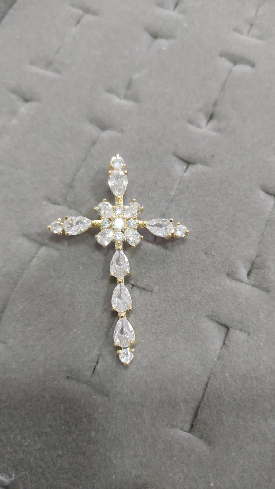 M.O cruz com cristais