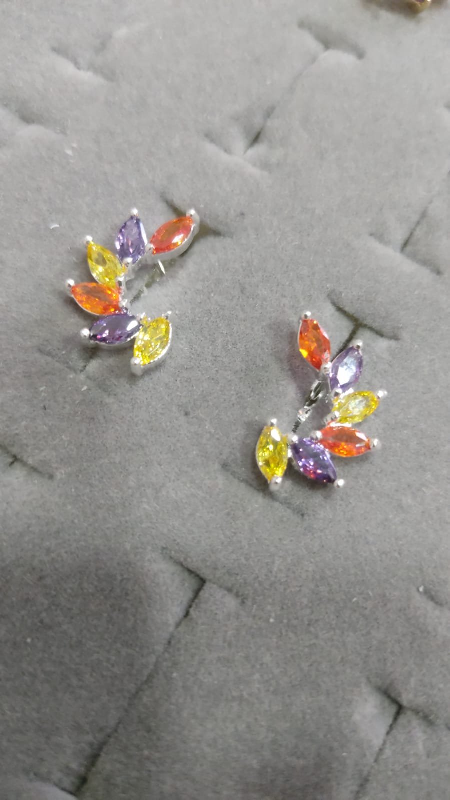 B.P navetes laranja, roxo e amarelo