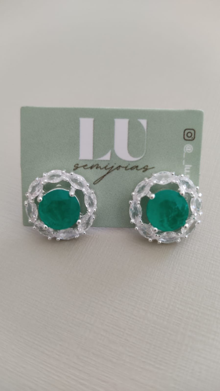 B.P redondo com pedra e cristal em volta