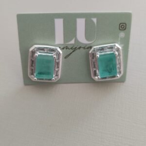 B.p retangular com pedra verde e cristal em volta