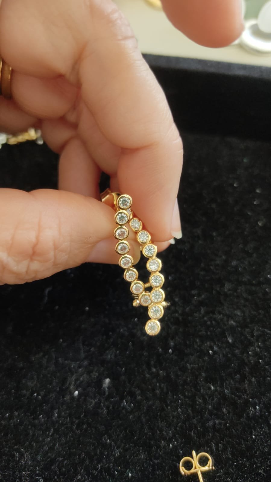 B.O ear cuff bolinhas cristal P