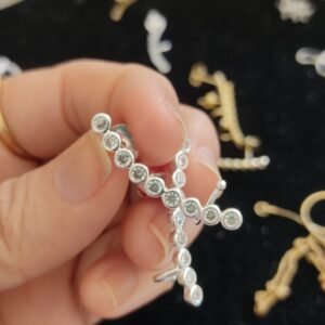 B.P ear cuff bolinhas cristal P