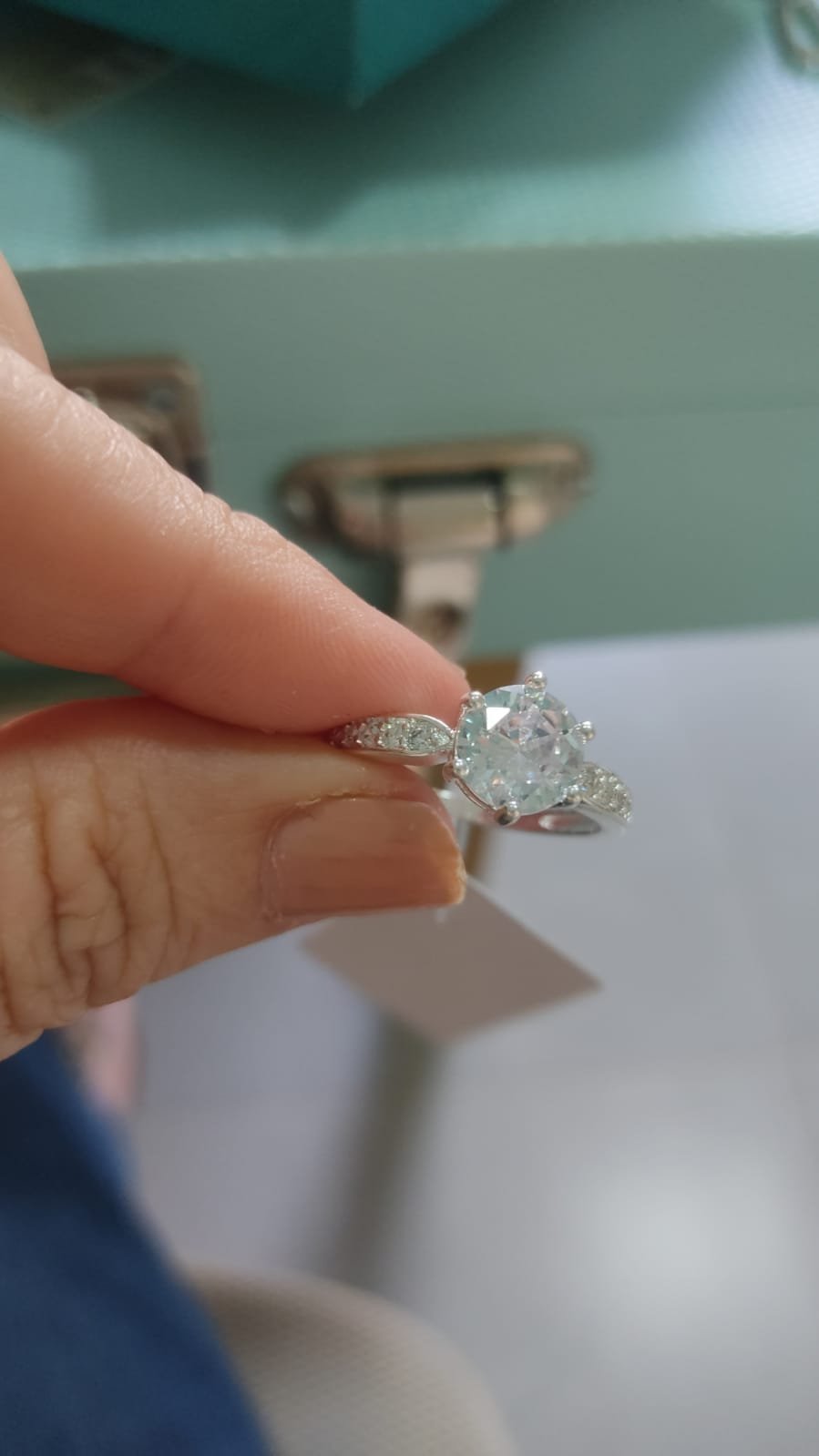 A.P solitário grande com zirc. crav.