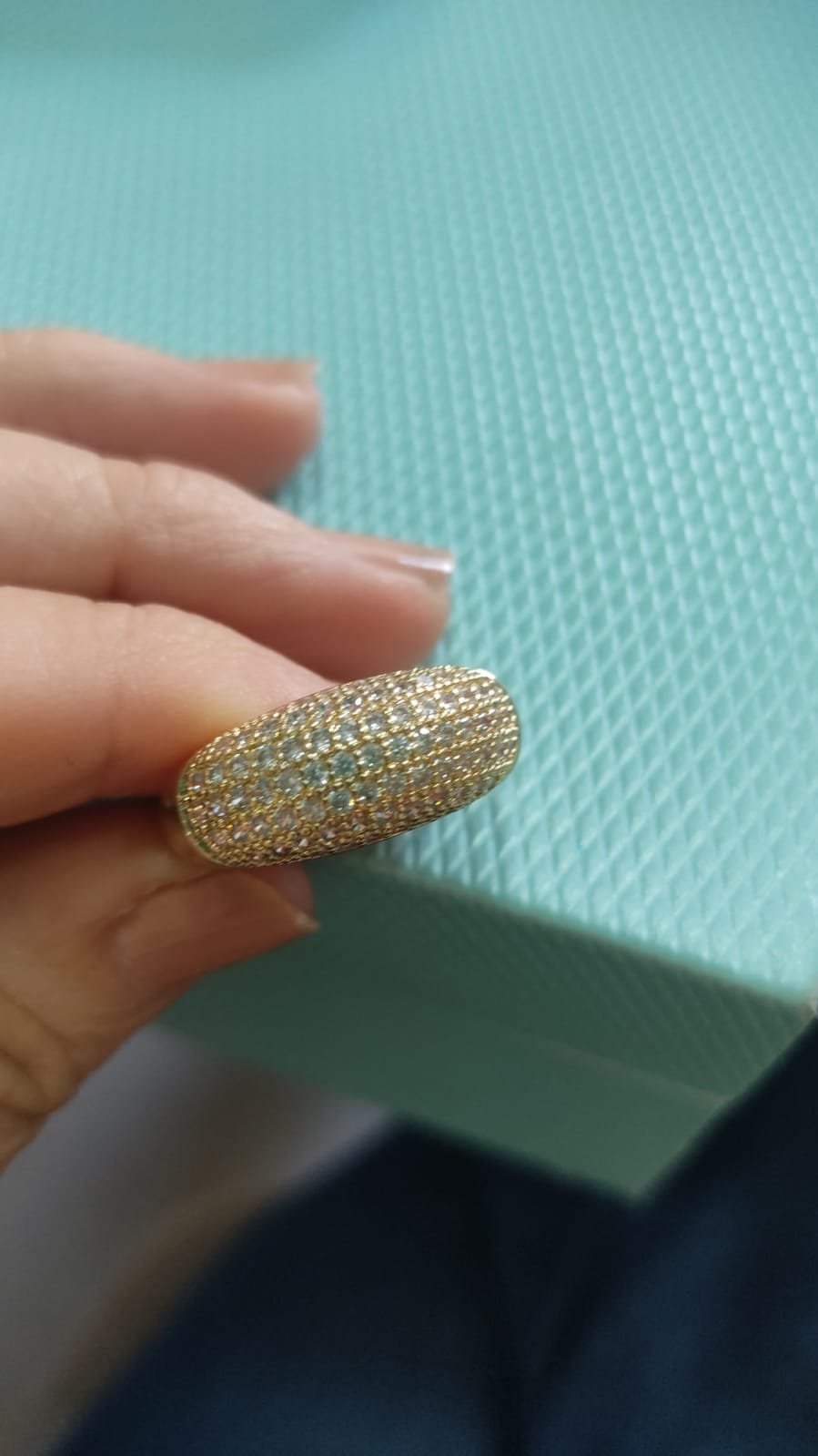 A.O aliança crav. grossa 5 fileiras zirc.