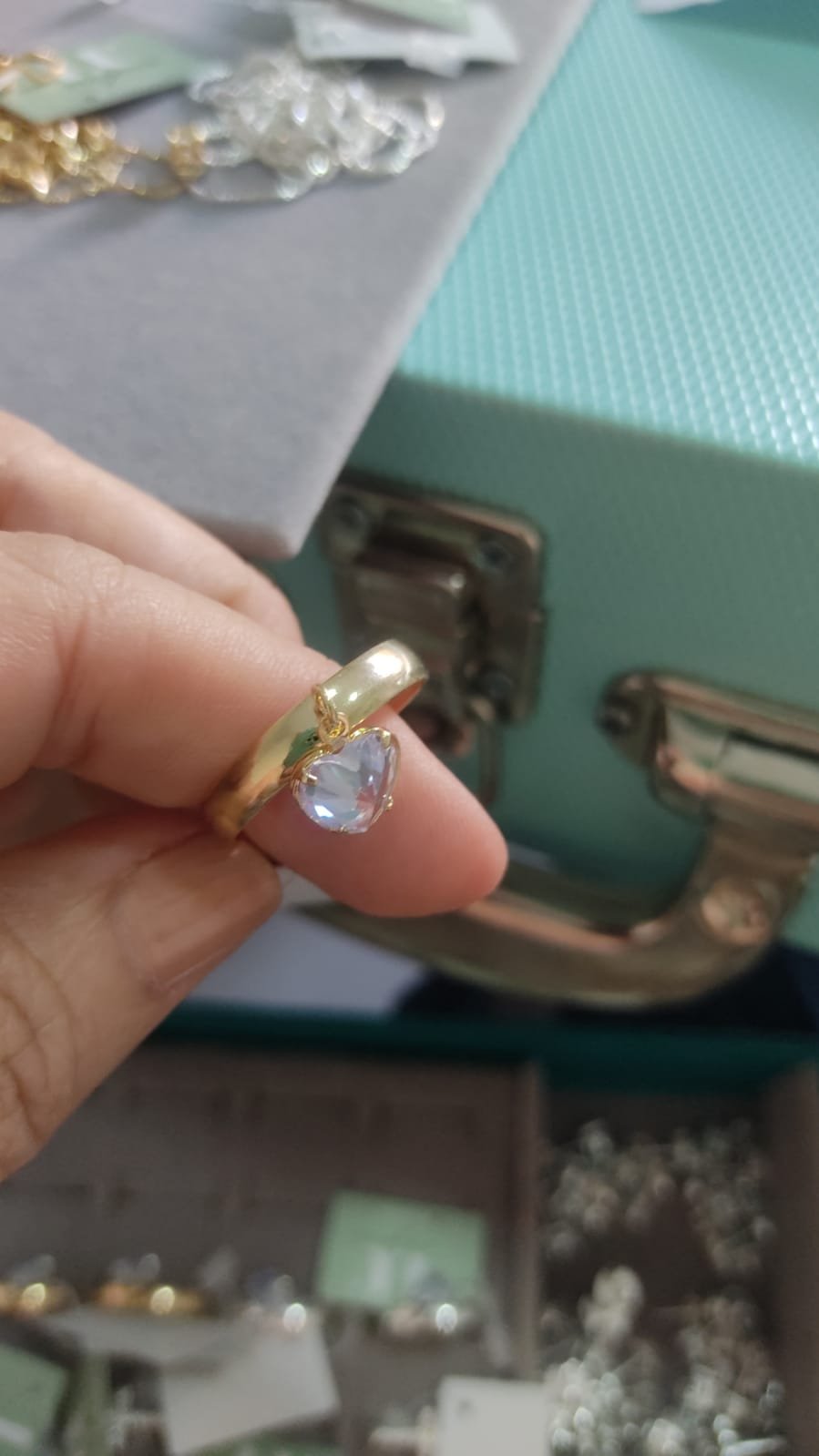 A.O aliança coração pendurado