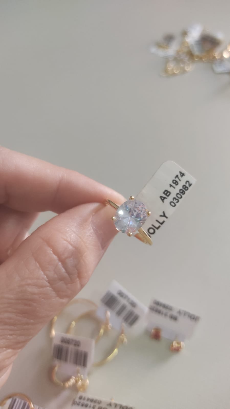 A.O solitario oval cristal 4 garras BRUNA