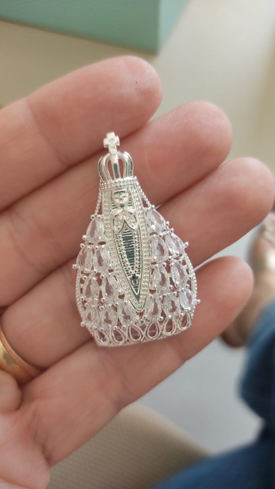 M.P N.Sra. manto em cristais gota