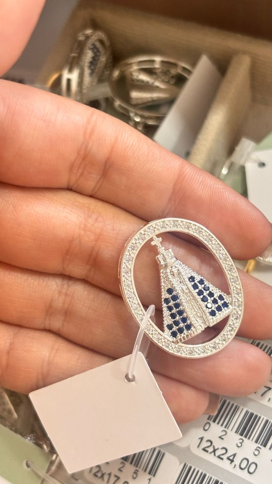 M.P N.Sra. manto azul em mandala vazada com zirc. crav.