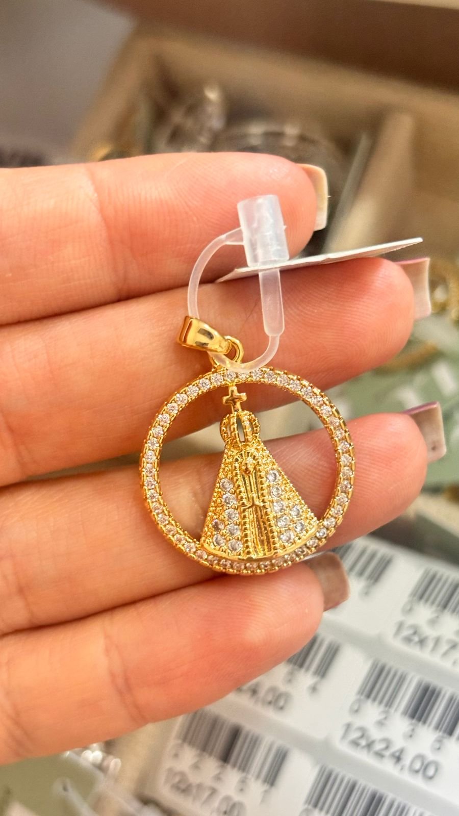 M.O N.Sra. manto cristal em mandala vazada com zirc. crav. média