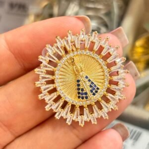 M.O N.Sra. manto azul em mandala vazada com cristais em volta