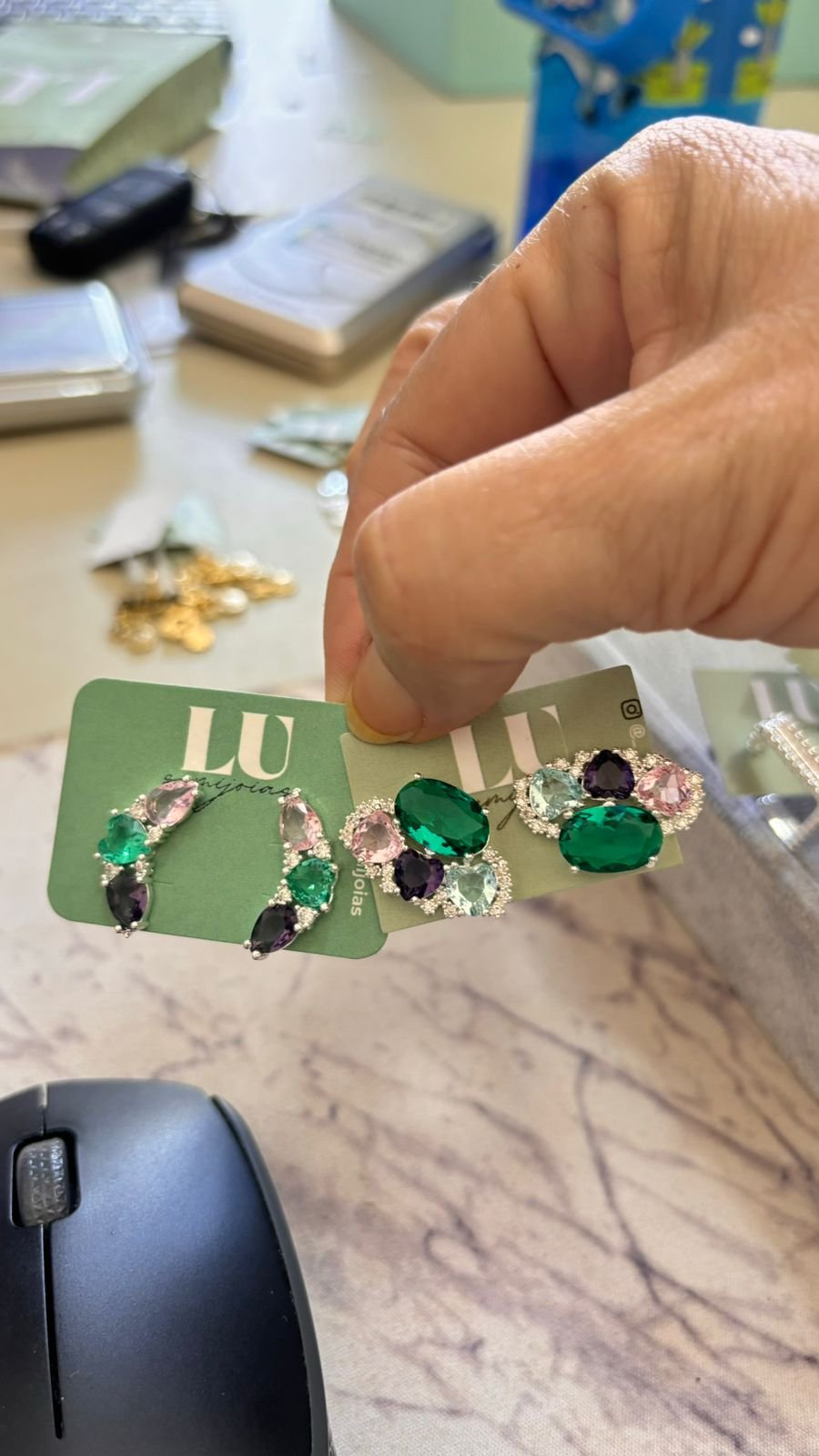 B.P 3 pedras/ gotas roxa e rosa / coração verde