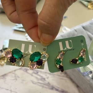 B.O 3 pedras/ gotas roxa e rosa / coração verde